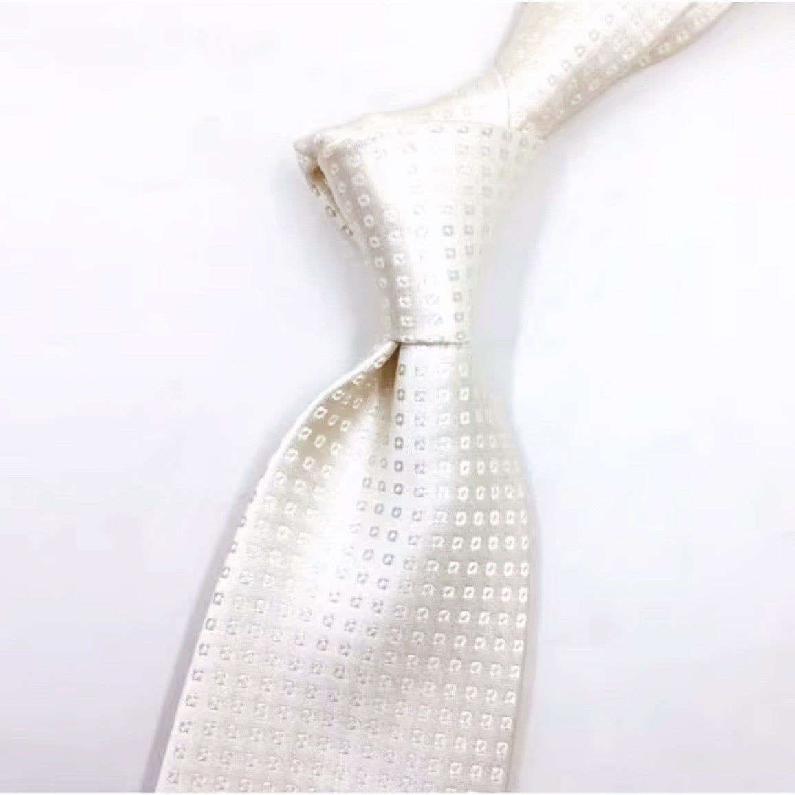 Cravatta in seta con griglia avorio